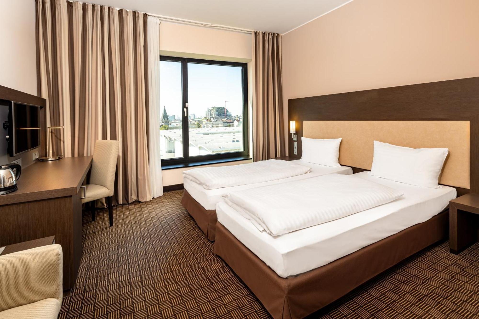 อินเตอร์ซิตี้โฮเต็ล ฮัมบูร์ก ดัมม์ทอร์ - เมสเซอ Hotel ภายนอก รูปภาพ