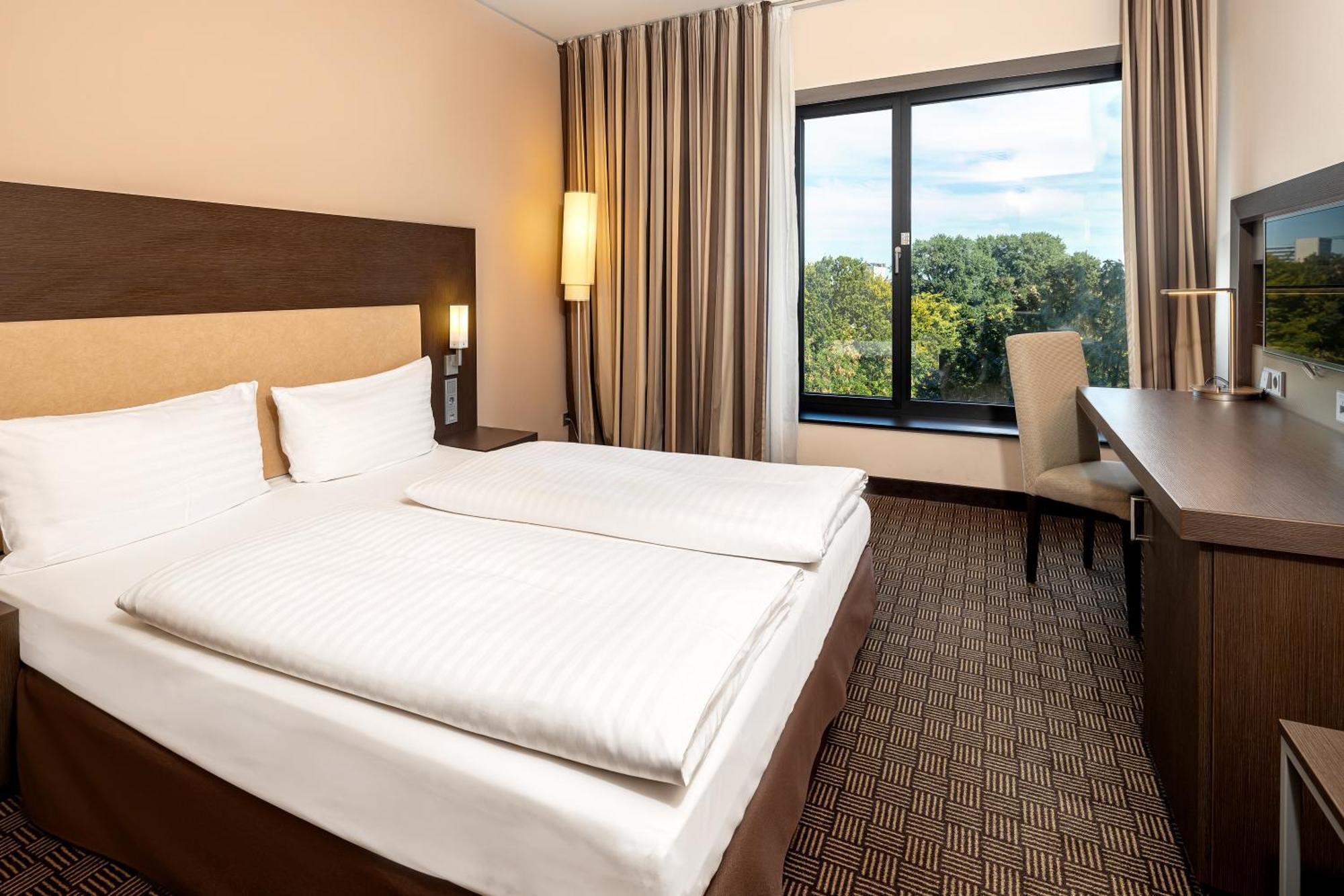 อินเตอร์ซิตี้โฮเต็ล ฮัมบูร์ก ดัมม์ทอร์ - เมสเซอ Hotel ภายนอก รูปภาพ